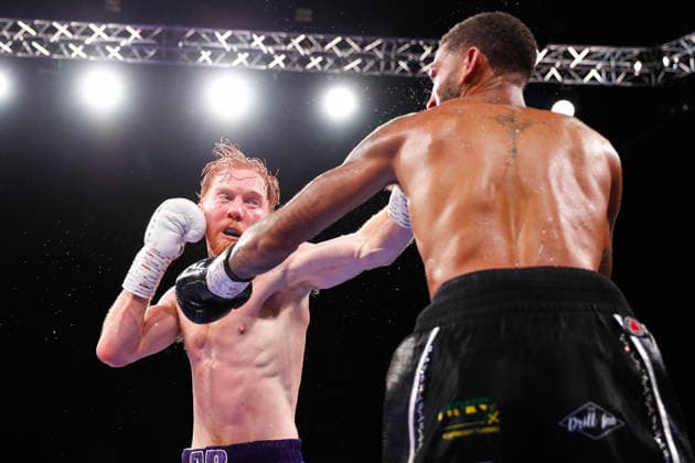 Sheffield Fight Week Aaron Bowen (purple shorts) competes against Troy Coleman during their Middleweight Contest at Utilita Arena Sheffield, Sheffield 06 06 2026 UK Newspapers OUT Copyright: xMaxxTomlinsonx FIL-23539-0050