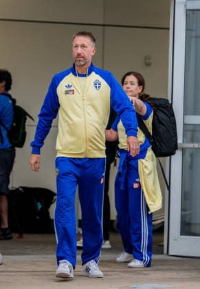 260606 Head coach Graham Potter of the Swedish national football team arrives at Dallas Fort Worth International Airport during day -5 ahead of the FIFA World Cup, WM, Weltmeisterschaft, Fussball 2026 on June 6, 2026 in Dallas. Photo: Petter Arvidson BILDBYRAN kod PA PA1220 fotboll football soccer fotball vm fotbolls-vm fotball-vm fotbolls-vm 2026 fifa world cup 2026 resa travel sverige sweden sverige a day -5 bbeng ankomst arrival Copyright: PETTERxARVIDSON BB260606PA062