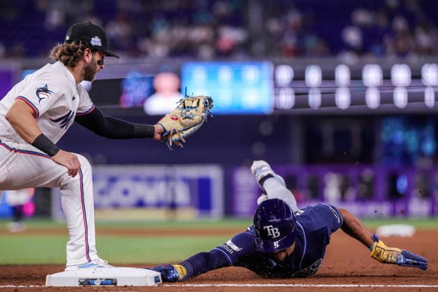 MLB, Baseball Herren, USA - Miami Marlins vs Tampa Bay Rays Tampa Bay Rays Second Baseman Richie Palacios (R) attempts to get back to first base as Miami Marlins First Baseman Connor Norby tries to tag him during the Major League Baseball (MLB) game between the Miami Marlins and the Tampa Bay Rays in Miami, Florida, USA, 06 June 2026. MIAMI FLORIDA United States  Copyright: xCRISTOBALxHERRERA-ULASHKEVICHx