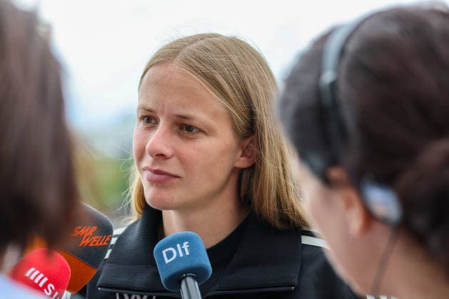 Köln, Deutschland: 06.06. 2026 - Pool-Interview nach dem gewonnen WM Qualifikationsspiel gegen Norwegen und der sicheren WM-Qualifikation Im Bild: Vivien Endemann (Deutschland) beim Pool-Interview am Mannschaftshotel in Köln Copyright: HMBxMedia MadeleinexFantini