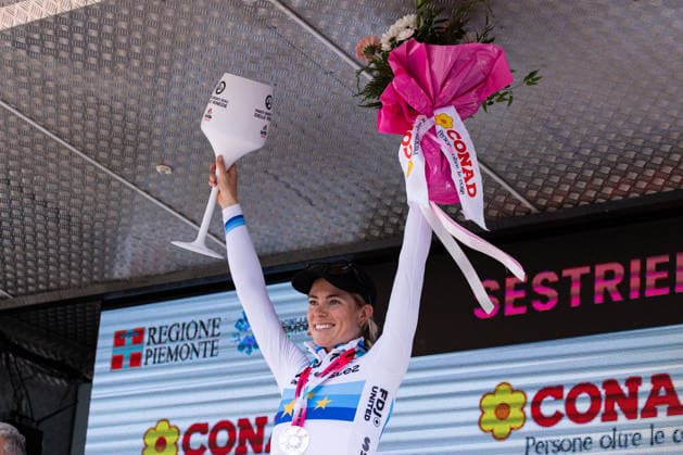 37th Giro d Italia Women 2026 - Stage 8 Demi Vollering of FDJ UNITED - SUEZ stands on the podium after winning Stage 8 of the 37th Giro d Italia Women, a 106km stage reduced to Colle delle Finestre GPM due to ice fall risk, from Rivoli to Sestriere, in Italy, on June 6, 2026. Sestriere Italy  Copyright: xTommasoxBerardix originalFilename:berardi-37thgiro260606_npvH1.jpg