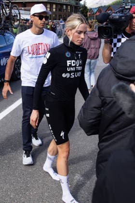 37th Giro d Italia Women 2026 - Stage 8 Demi Vollering of FDJ UNITED - SUEZ exits the team car after the transfer from Colle delle Finestre following Stage 8 of the 37th Giro d Italia Women, a 106km stage reduced to Colle delle Finestre GPM due to ice fall risk, from Rivoli to Sestriere, in Italy, on June 6, 2026. Sestriere Italy  Copyright: xTommasoxBerardix originalFilename:berardi-37thgiro260606_npX5K.jpg