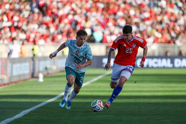 Francisco Conceicao (Portugal), Agustin Arce (Chile) in action, with the ball during the International Friendly, Länderspiel, Nationalmannschaft match between Portugal and Chile at Estadio Nacional do Jamor on June 6, 2026, in Oeiras, Portugal. The match serves as preparation for the 2026 FIFA World Cup, WM, Weltmeisterschaft, Fussball in the United States. Copyright: JoaquimxFerreira