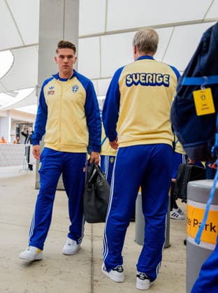 260606 Viktor Gyökeres of the Swedish national football team arrives at Dallas Fort Worth International Airport during day -5 ahead of the FIFA World Cup, WM, Weltmeisterschaft, Fussball 2026 on June 6, 2026 in Dallas. Photo: Petter Arvidson BILDBYRAN kod PA PA1220 fotboll football soccer fotball vm fotbolls-vm fotball-vm fotbolls-vm 2026 fifa world cup 2026 resa travel sverige sweden sverige a day -5 bbeng ankomst arrival Copyright: PETTERxARVIDSON BB260606PA081