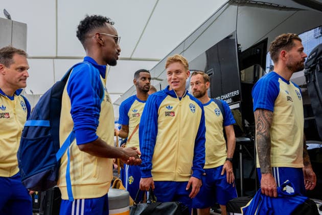 260606 Taha Ali, Alexander Isak, Daniel Svensson and goalkeeper Kristoffer Nordfeldt of the Swedish national football team arrives at Dallas Fort Worth International Airport during day -5 ahead of the FIFA World Cup, WM, Weltmeisterschaft, Fussball 2026 on June 6, 2026 in Dallas. Photo: Petter Arvidson BILDBYRAN kod PA PA1220 fotboll football soccer fotball vm fotbolls-vm fotball-vm fotbolls-vm 2026 fifa world cup 2026 resa travel sverige sweden sverige a day -5 bbeng ankomst arrival Copyright: PETTERxARVIDSON BB260606PA084