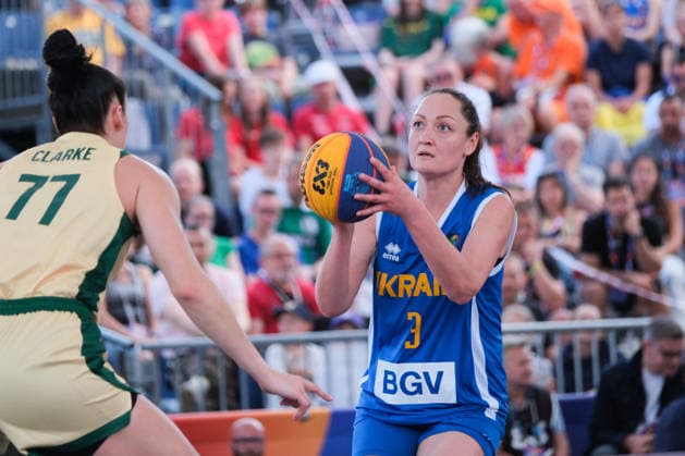 June 6, 2026, Warsaw, Masovian Voivodeship, Poland: Ukraine s KRYSTYNA FILEVYCH (3) and Australia s EMMA CLARKE (77) in action during a FIBA 3x3 Basketball World Cup women s quarter-final game between Australia and Ukraine in Warsaw, Poland. Basketball 2026: FIBA 3x3 World Cup Women s Quarterfinal: Australia 21:10 Ukraine  - ZUMAk204 20260606_zip_k204_045 Copyright: xRomanxKozielx