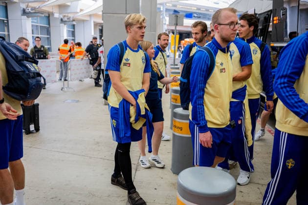 260606 Lucas Bergvall of the Swedish national football team arrives at Dallas Fort Worth International Airport during day -5 ahead of the FIFA World Cup, WM, Weltmeisterschaft, Fussball 2026 on June 6, 2026 in Dallas. Photo: Petter Arvidson BILDBYRAN kod PA PA1220 fotboll football soccer fotball vm fotbolls-vm fotball-vm fotbolls-vm 2026 fifa world cup 2026 resa travel sverige sweden sverige a day -5 bbeng ankomst arrival Copyright: PETTERxARVIDSON BB260606PA086