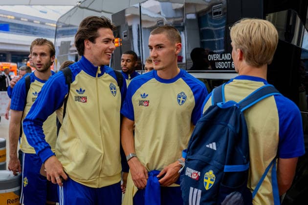 260606 Goalkeeper Jacob Widell Zetterström and Gustaf Lagerbielke of the Swedish national football team arrives at Dallas Fort Worth International Airport during day -5 ahead of the FIFA World Cup, WM, Weltmeisterschaft, Fussball 2026 on June 6, 2026 in Dallas. Photo: Petter Arvidson BILDBYRAN kod PA PA1220 fotboll football soccer fotball vm fotbolls-vm fotball-vm fotbolls-vm 2026 fifa world cup 2026 resa travel sverige sweden sverige a day -5 bbeng ankomst arrival Copyright: PETTERxARVIDSON BB260606PA087