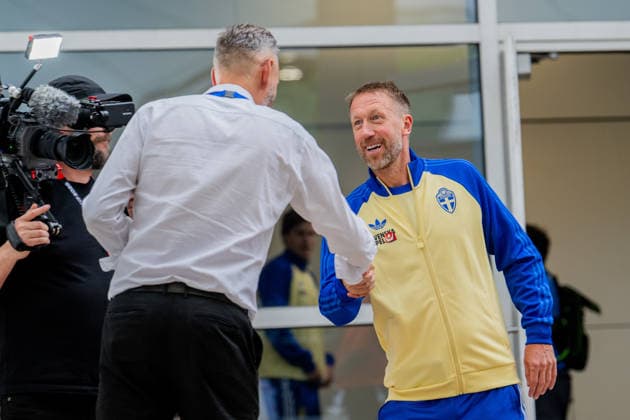 260606 Head coach Graham Potter of the Swedish national football team arrives at Dallas Fort Worth International Airport during day -5 ahead of the FIFA World Cup, WM, Weltmeisterschaft, Fussball 2026 on June 6, 2026 in Dallas. Photo: Petter Arvidson BILDBYRAN kod PA PA1220 fotboll football soccer fotball vm fotbolls-vm fotball-vm fotbolls-vm 2026 fifa world cup 2026 resa travel sverige sweden sverige a day -5 bbeng ankomst arrival Copyright: PETTERxARVIDSON BB260606PA094