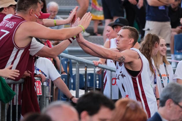 June 6, 2026, Warsaw, Masovian Voivodeship, Poland: Latvia s NAURIS MIEZIS (1) high fives fans at the end of a FIBA 3x3 Basketball World Cup men s quarter-final game between Latvia and Lithuania in Warsaw, Poland. Basketball 2026: FIBA 3x3 World Cup Men s Quarterfinal: Latvia 22:13 Lithuania  - ZUMAk204 20260606_zip_k204_062 Copyright: xRomanxKozielx