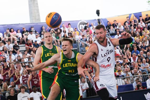 June 6, 2026, Warsaw, Masovian Voivodeship, Poland: Latvia s ZIGMARS RAIMO (9) and Lithuania s ROKAS JOCYS (10), AURELIJUS PUKELIS (24) in action during a FIBA 3x3 Basketball World Cup men s quarter-final game between Latvia and Lithuania in Warsaw, Poland. Basketball 2026: FIBA 3x3 World Cup Men s Quarterfinal: Latvia 22:13 Lithuania  - ZUMAk204 20260606_zip_k204_066 Copyright: xRomanxKozielx