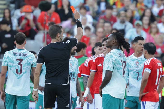 Friendly match Portugal - Chile, at Estadio Nacional do Jamor city of Oeiras - Portugal, June 6, 2026, Oeiras, Portugal. Ivan Roman (Chile,5) and Rafael Leao (Portugal ,17) received the red card Copyright: HMBxMedia FernandoxSoares
