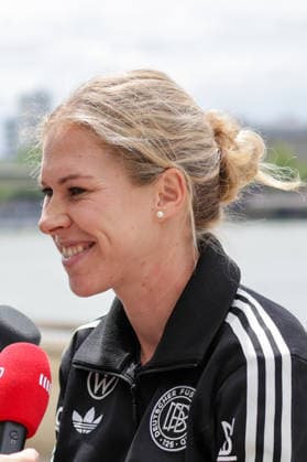 06.06.2026, xgrfx, Fussball DFB-Medientermine, Deutsche Frauennationalmannschaft - Training v.l. Rebecca Knaak im Interview (Deutsche Frauennationalmannschaft) (DFL DFB REGULATIONS PROHIBIT ANY USE OF PHOTOGRAPHS as IMAGE SEQUENCES and or QUASI-VIDEO) Köln