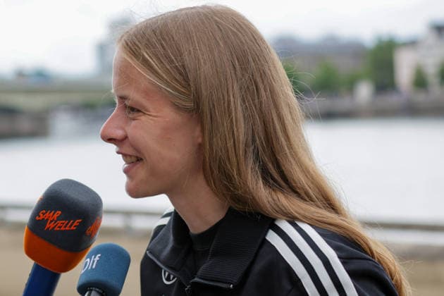 06.06.2026, xgrfx, Fussball DFB-Medientermine, Deutsche Frauennationalmannschaft - Training v.l. Vivien Endemann im Interview (Deutsche Frauennationalmannschaft) (DFL DFB REGULATIONS PROHIBIT ANY USE OF PHOTOGRAPHS as IMAGE SEQUENCES and or QUASI-VIDEO) Köln