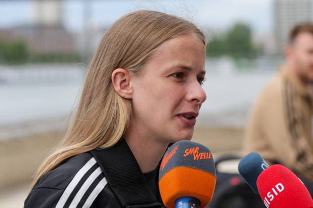 06.06.2026, xgrfx, Fussball DFB-Medientermine, Deutsche Frauennationalmannschaft - Training v.l. Vivien Endemann im Interview (Deutsche Frauennationalmannschaft) (DFL DFB REGULATIONS PROHIBIT ANY USE OF PHOTOGRAPHS as IMAGE SEQUENCES and or QUASI-VIDEO) Köln