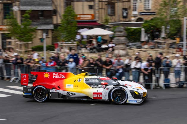 AUTOMOBILE : 24 Heures du Mans - 06 06 2026 20 Bmw M Team Wrt (GER) BMW M Hybrid V8 (Hypercar) driven by Robin Frijns (NED) RenÃ Rast (GER) Sheldon Van Der Linde (RSA), during the administrative and technical checks of the 24 Hours of Le Mans, third round of the FIA WEC 2026 Championship, on the Place de la RÃ publique in Le Mans, France, from June 5 to 6, 2026. LE MANSFrance  Copyright: xERICxLExGALLIOTx xMPSxAGENCYx x