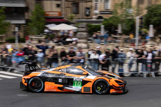 AUTOMOBILE : 24 Heures du Mans - 06 06 2026 10 Garage 59 (GBR) McLaren 720S LMGT3 Evo (LMGT3) driven by Antares Au (HKG) Thomas Fleming (GBR) Marvin Kirchhöfer (GER), during the administrative and technical checks of the 24 Hours of Le Mans, third round of the FIA WEC 2026 Championship, on the Place de la RÃ publique in Le Mans, France, from June 5 to 6, 2026. LE MANSFrance  Copyright: xERICxLExGALLIOTx xMPSxAGENCYx x