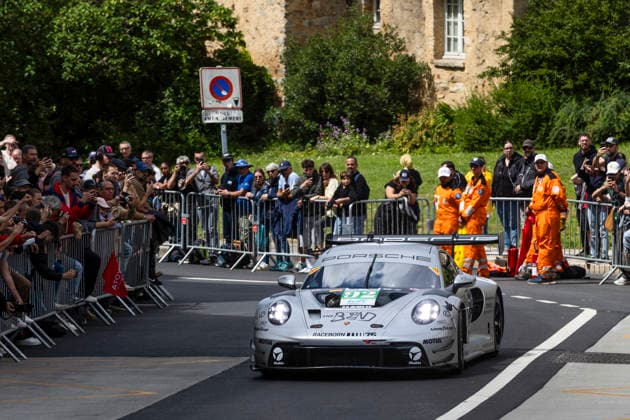 AUTOMOBILE : 24 Heures du Mans - 06 06 2026 92 The Bend Manthey (GER) Porsche 911 GT3 R LMGT3 (LMGT3) driven by Yasser Shahin (AUS) Riccardo Pera (ITA) Richard Lietz (AUT), during the administrative and technical checks of the 24 Hours of Le Mans, third round of the FIA WEC 2026 Championship, on the Place de la RÃ publique in Le Mans, France, from June 5 to 6, 2026. LE MANSFrance  Copyright: xERICxLExGALLIOTx xMPSxAGENCYx x