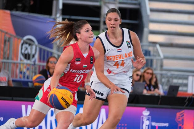 June 6, 2026, Warsaw, Masovian Voivodeship, Poland: Netherlands ZOE SLAGTER (44) and Hungary s KLAUDIA PAPP (10) in action during a FIBA 3x3 Basketball World Cup women s quarter-final game between Netherlands and Hungary in Warsaw, Poland. Warsaw Poland - ZUMAk204 20260606_zip_k204_034 Copyright: xRomanxKozielx
