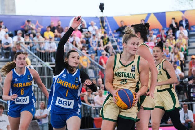 June 6, 2026, Warsaw, Masovian Voivodeship, Poland: Australia s AMY ATWELL (25) and Ukraine s ANZHELIKA LIASHKO (1), KATERYNA KOVAL (6) in action during a FIBA 3x3 Basketball World Cup women s quarter-final game between Australia and Ukraine in Warsaw, Poland. Warsaw Poland - ZUMAk204 20260606_zip_k204_047 Copyright: xRomanxKozielx