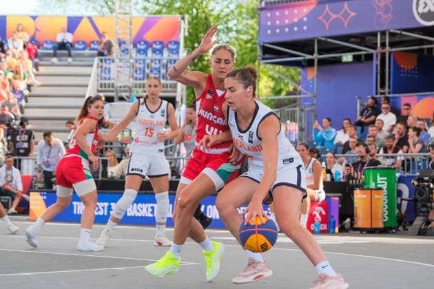 June 6, 2026, Warsaw, Masovian Voivodeship, Poland: Netherlands NOORTJE DRIESSEN (4) and Hungary s VIVI BORONDY (44) in action during a FIBA 3x3 Basketball World Cup women s quarter-final game between Netherlands and Hungary in Warsaw, Poland. Warsaw Poland - ZUMAk204 20260606_zip_k204_063 Copyright: xRomanxKozielx