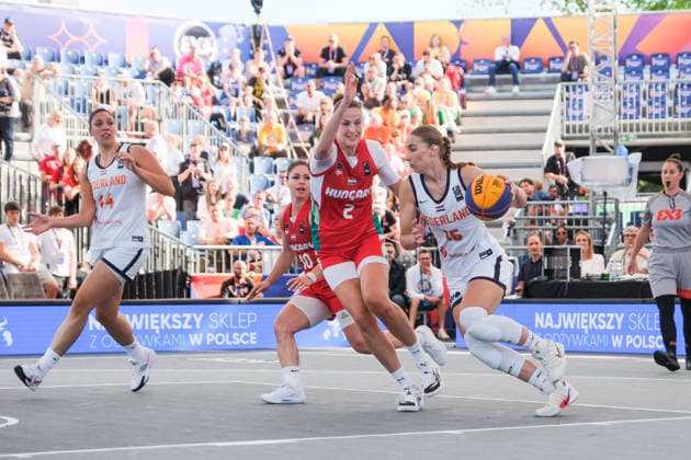 June 6, 2026, Warsaw, Masovian Voivodeship, Poland: Netherlands LOTTE VAN KRUISTUM (15), ZOE SLAGTER (44) and Hungary s KLAUDIA PAPP (10), VIRAG TAKACS-KISS (2) in action during a FIBA 3x3 Basketball World Cup women s quarter-final game between Netherlands and Hungary in Warsaw, Poland. Warsaw Poland - ZUMAk204 20260606_zip_k204_064 Copyright: xRomanxKozielx