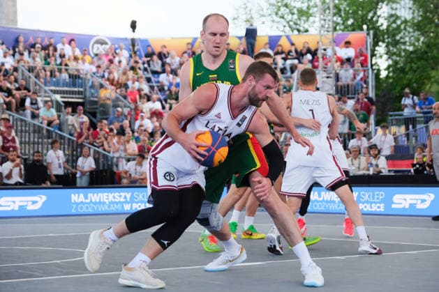 June 6, 2026, Warsaw, Masovian Voivodeship, Poland: Latvia s ZIGMARS RAIMO (9) and Lithuania s AURELIJUS PUKELIS (24) in action during a FIBA 3x3 Basketball World Cup men s quarter-final game between Latvia and Lithuania in Warsaw, Poland. Warsaw Poland - ZUMAk204 20260606_zip_k204_065 Copyright: xRomanxKozielx