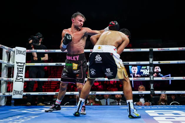 Josh Padley vs Aqib Fiaz Josh Padley throws a punch at Aqib Fiaz, European Super Featherweight title fight at the Utilita Arena, Sheffield, England, UK on 6 June 2026 Credit: Phil Duncan Every Second Media Editorial use only. All images are copyright Every Second Media Limited. No images may be reproduced without prior permission. Copyright: xIMAGO EveryxSecondxMediax ESM-2027-0013 PhilxDuncanx xEveryxSecondxMediax