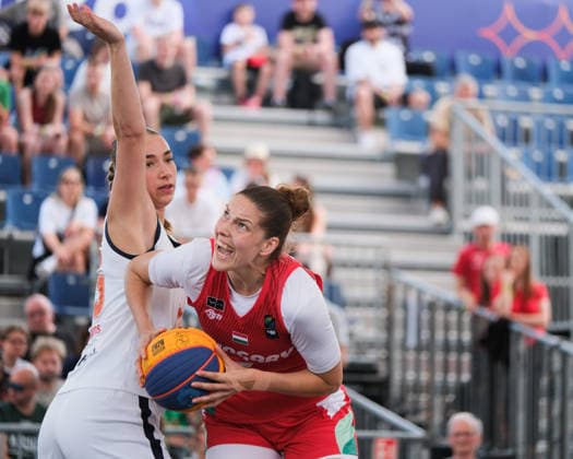 June 6, 2026, Warsaw, Masovian Voivodeship, Poland: Netherlands LOTTE VAN KRUISTUM (15) and Hungary s VIRAG TAKACS-KISS (2) in action during a FIBA 3x3 Basketball World Cup women s quarter-final game between Netherlands and Hungary in Warsaw, Poland. Warsaw Poland - ZUMAk204 20260606_zip_k204_024 Copyright: xRomanxKozielx