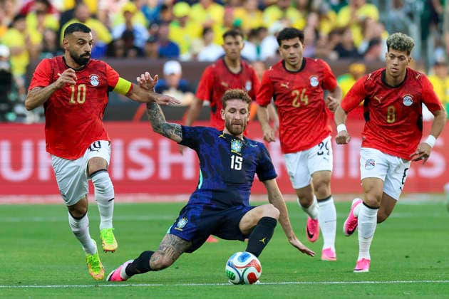 June 6, 2026: Brazil defender Lo o Pereira (15) is chased by a the Egypt team during the second half of the International Friendly, Länderspiel, Nationalmannschaft soccer match between Egypt and Brazil at Huntington Bank Field in Cleveland, Ohio. CSM SOCCER 2026: Egypt Vs Brazil JUN 6  - ZUMAc04_ 20260606_zma_c04_075 Copyright: xBrianxFisherx