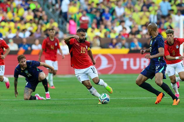 June 6, 2026: Egypt forward Mohamed Salah (10) navigates around Brazil platers during the second half of the International Friendly, Länderspiel, Nationalmannschaft soccer match between Egypt and Brazil at Huntington Bank Field in Cleveland, Ohio. CSM Cleveland United States of America - ZUMAc04_ 20260606_zma_c04_073 Copyright: xBrianxFisherx
