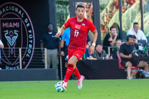 FORT LAUDERDALE, FL - JUNE 06: Turkey midfielder IÌ‡rfan Can Kahveci (17) controls the ball during the International Friendly, Länderspiel, Nationalmannschaft game between Turkey and Venezuela at Inter Miami CF Stadium on June 6, 2026 in Fort Lauderdale,Florida.(Photo by Chris Arjoon Icon Sportswire) SOCCER: JUN 06 Turkey vs Venezuela EDITORIAL USE ONLY Icon2606060010005