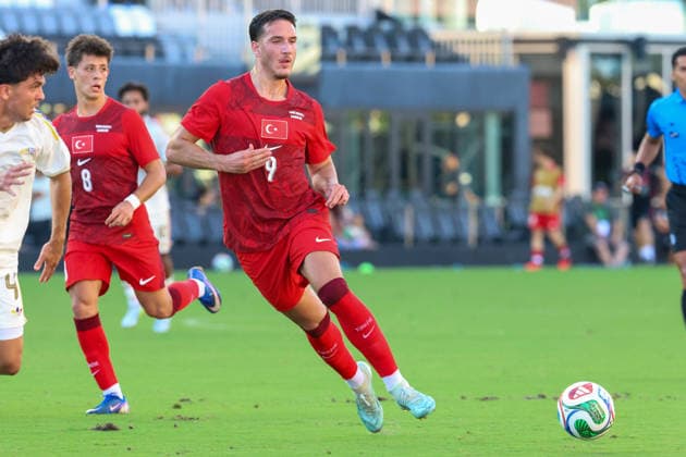 FORT LAUDERDALE, FL - JUNE 06: Turkey forward Deniz Gül (9) kicks the ball during the International Friendly, Länderspiel, Nationalmannschaft game between Turkey and Venezuela at Inter Miami CF Stadium on June 6, 2026 in Fort Lauderdale,Florida.(Photo by Chris Arjoon Icon Sportswire) SOCCER: JUN 06 Turkey vs Venezuela EDITORIAL USE ONLY Icon2606060010017