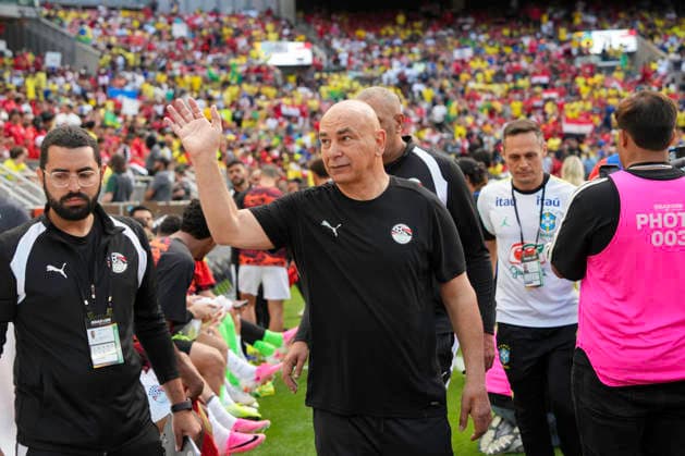 SOCCER 2026: Egypt Vs Brazil JUN 6 June 6, 2026: Egypt manager Hossam Hassan waves to the crowd as he walks towards the Egypt bench prior to the International Friendly, Länderspiel, Nationalmannschaft soccer match between Egypt and Brazil at Huntington Bank Field in Cleveland, Ohio. Brian Fisher CSM (Credit Image: Â Brian Fisher Cal Media) Cleveland Ohio United States of America EDITORIAL USE ONLY Copyright: xx ZUMA-20260606_zma_c04_080.jpg BrianxFisherx csmphotothree493387