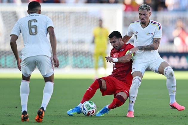 Gleiker Mendoza (R) of Venezuela vies for the ball with Zeki Celik (C) of Turkey in a friendly match ahead of the 2026 FIFA World Cup, WM, Weltmeisterschaft, Fussball between Venezuela and Turkey at Nu Stadium in Miami, USA, 06 June 2026. FIFA World Cup 2026 Friendly: Venezuela - Turkey !ACHTUNG: NUR REDAKTIONELLE NUTZUNG!  Copyright: xGiorgioxVierax AMDEP6484 20260607-55020522810_1