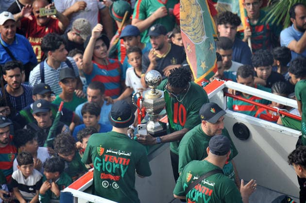 MC Alger Celebrate The Championship Trophy With The Fans. Supporters of MC Alger celebrate their victory in the Algerian Championship 2025 26 with the players in Algiers, Algeria, on July 6, 2026. MC Alger wins the Algerian championship for the tenth time in its history. Alger Algeria  Copyright: xAPPx originalFilename:app-notitle260606_npu1C.jpg