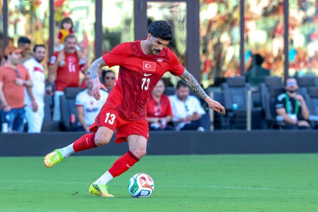 FORT LAUDERDALE, FL - JUNE 06: Turkey defender Evren Eren ElmalÄ± (13) controls the ball during the International Friendly, Länderspiel, Nationalmannschaft game between Turkey and Venezuela at Inter Miami CF Stadium on June 6, 2026 in Fort Lauderdale,Florida.(Photo by Chris Arjoon Icon Sportswire) SOCCER: JUN 06 Turkey vs Venezuela EDITORIAL USE ONLY Icon2606060010029