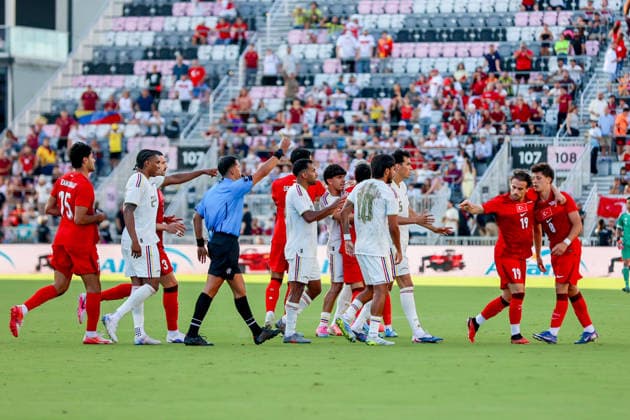 FORT LAUDERDALE, FL - JUNE 06: Venezuela and Turkey players clash during the International Friendly, Länderspiel, Nationalmannschaft game between Turkey and Venezuela at Inter Miami CF Stadium on June 6, 2026 in Fort Lauderdale,Florida.(Photo by Chris Arjoon Icon Sportswire) SOCCER: JUN 06 Turkey vs Venezuela EDITORIAL USE ONLY Icon2606060010032