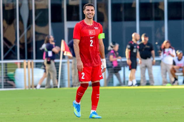 FORT LAUDERDALE, FL - JUNE 06: Turkey defender Zeki Ã‡elik (2) looks on during the International Friendly, Länderspiel, Nationalmannschaft game between Turkey and Venezuela at Inter Miami CF Stadium on June 6, 2026 in Fort Lauderdale,Florida.(Photo by Chris Arjoon Icon Sportswire) SOCCER: JUN 06 Turkey vs Venezuela EDITORIAL USE ONLY Icon2606060010033