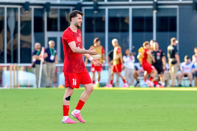 FORT LAUDERDALE, FL - JUNE 06: Turkey midfielder IÌ‡smail Yüksek (16) looks on during the International Friendly, Länderspiel, Nationalmannschaft game between Turkey and Venezuela at Inter Miami CF Stadium on June 6, 2026 in Fort Lauderdale,Florida.(Photo by Chris Arjoon Icon Sportswire) SOCCER: JUN 06 Turkey vs Venezuela EDITORIAL USE ONLY Icon2606060010034