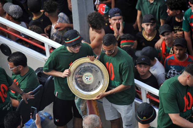 MC Alger Celebrate The Championship Trophy With The Fans. Supporters of MC Alger celebrate their victory in the Algerian Championship 2025 26 with the players in Algiers, Algeria, on July 6, 2026. MC Alger wins the Algerian championship for the tenth time in its history. Alger Algeria  Copyright: xAPPx originalFilename:app-notitle260606_np00G.jpg