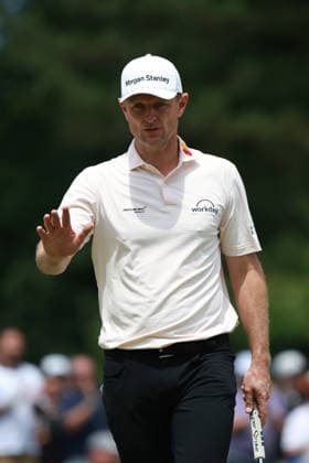 The Memorial Tournament DUBLIN, OHIO - JUNE 06: Justin Rose acknowledges the gallery at the 6th green during the third round of The Memorial Tournament presented by Workday at Muirfield Village Golf Club in Dublin, Ohio, USA on Saturday, June 6, 2026. Dublin Ohio United States  Copyright: xJorgexLemusx originalFilename:lemus-thememor260606_npBxb.jpg