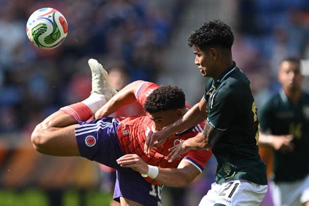 June 6, 2026, Harrison, New Jersey, USA: Scotland forward CHE ADAMS (10) and Bolivia defender LUCAS MACAZAGA (21) in action during the Road to 26 International Friendly, Länderspiel, Nationalmannschaft match at Sports Illustrated Stadium in Harrison New Jersey. Scotland defeated Bolivia 4:0. Soccer 2026: Scotland 4:0 Bolivia  - ZUMAa301 20260606_aaf_a301_029 Copyright: xBrooksxVonxArxx