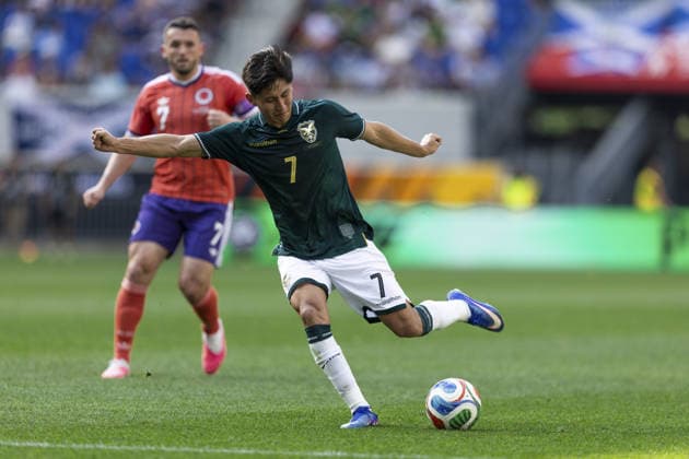 HARRISON, NEW JERSEY - JUNE 6: Miguel Terceros 7 of the Bolivia kicks the ball during the International Friendly, Länderspiel, Nationalmannschaft match between Scotland and Bolivia at Sports Illustrated Stadium on June 6, 2026 in Harrison, New Jersey. (Photo by Georgia Soares Sports Press Photo)  Copyright: xGeorgiaxSoares SportsxPressxPhotox Sportspressphoto_SPR162483