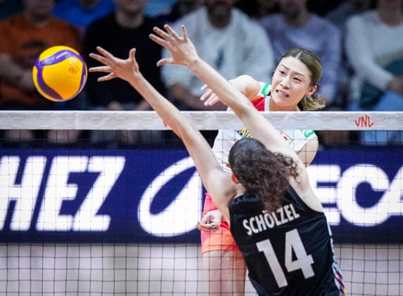 Team Japan Nanami Seki hits a shot against Team Germany during their womens Volleyball Nations League (VNL) match on June 6, 2026 in Quebec City, Canada. Noxthirdxpartyxsales  aflo_333529502 MathieuxBelangerx
