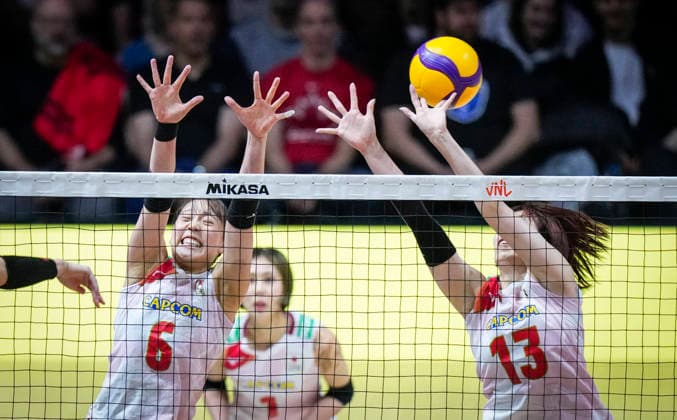 Team Japan Maki Yamaguchi tries to block a shot against Team Germany during their womens Volleyball Nations League (VNL) match on June 6, 2026 in Quebec City, Canada. Noxthirdxpartyxsales  aflo_333529517 MathieuxBelangerx