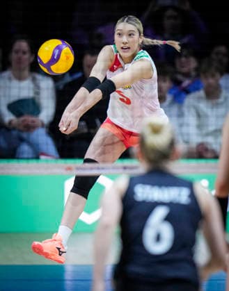 Team Japan Yoshino Sato returns a shot against Team Germany during their womens Volleyball Nations League (VNL) match on June 6, 2026 in Quebec City, Canada. Noxthirdxpartyxsales  aflo_333529620 MathieuxBelangerx