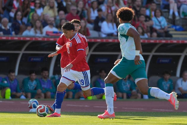 June 6, 2026, Lisbon, Portugal: Maximiliano Gutierrez of Chile (L) and Renato Veiga of Portugal (R) seen in action during the FIFA World Cup, WM, Weltmeisterschaft, Fussball 2026 International Friendly, Länderspiel, Nationalmannschaft match between Portugal and Chile at Estadio Nacional Jamor. Final score: Portugal 2:1 Chile. Lisbon Portugal - ZUMAs197 20260606_aaa_s197_260 Copyright: xBrunoxdexCarvalhox