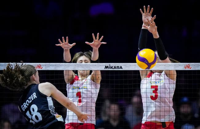 Team Japan Haruyo Shimamura blocks a shot against Team Germany during their womens Volleyball Nations League (VNL) match on June 6, 2026 in Quebec City, Canada. Noxthirdxpartyxsales  aflo_333529696 MathieuxBelangerx