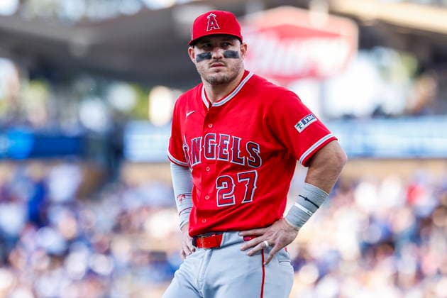 MLB, Baseball Herren, USA - Los Angeles Dodgers vs Anaheim Angels Los Angeles Dodgers center fielder Mike Trout gets ready prior to an MLB game between the Los Angeles Dodgers and the Anaheim Angels at Uniqlo Field in Dodger Stadium in Los Angeles, California, USA, 06 June 2026. LOS ANGELES CALIFORNIA UNITED STATES  Copyright: xCHRISxTORRESx